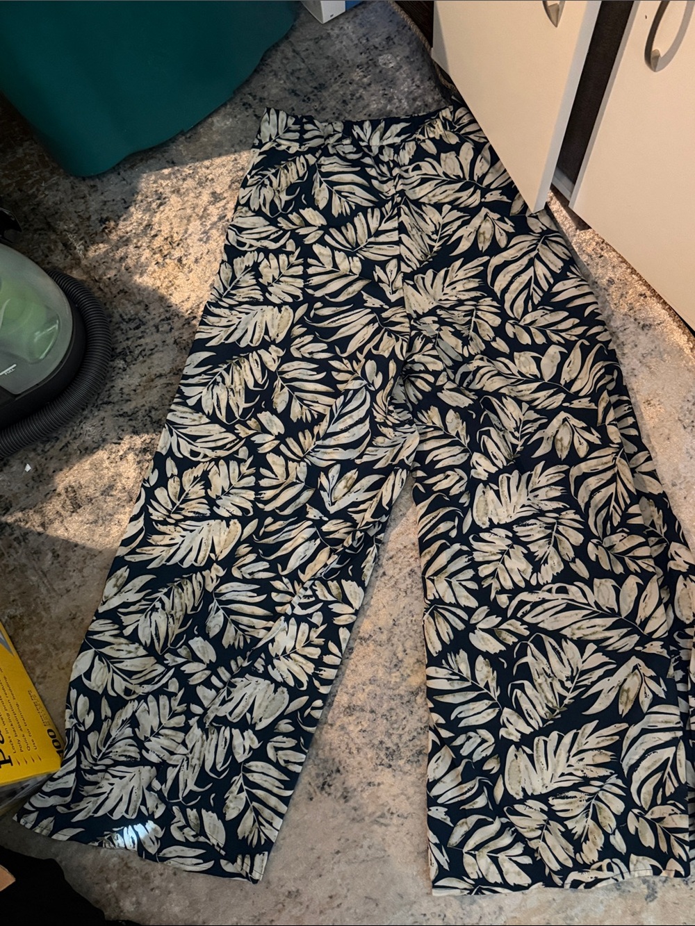 Wide Leg Leaf-Print Pants in Navy and Cream